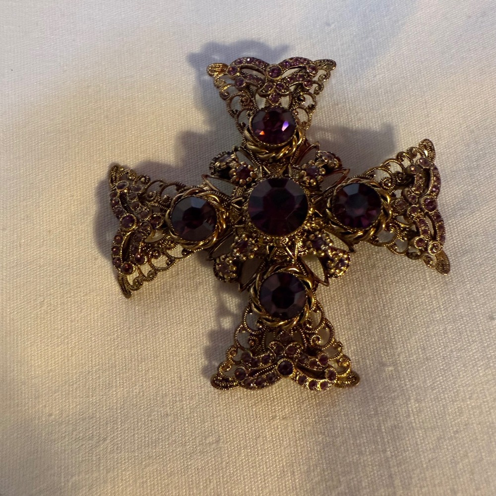 Ornate Victorian‎ Style Cross Brooch Amethyst Rhinestones Gold Tone